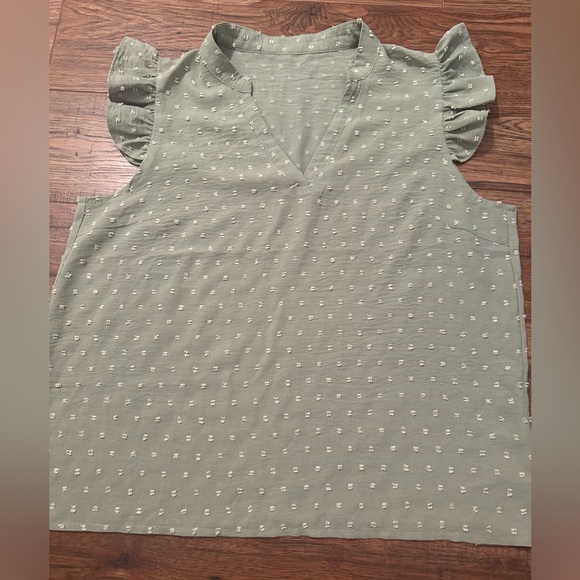 Cute Sage Top - Picture 1 of 3